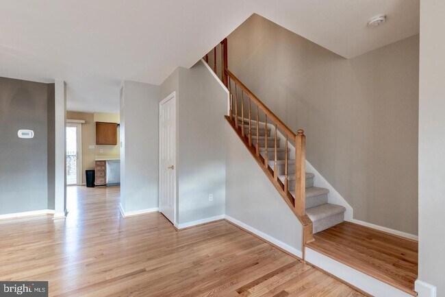 Building Photo - 1020 Smartts Ln NE