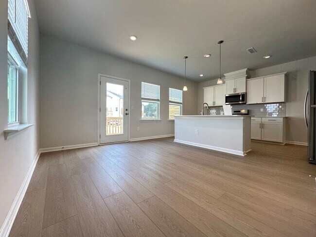 Building Photo - 2801 Farmhouse Dr