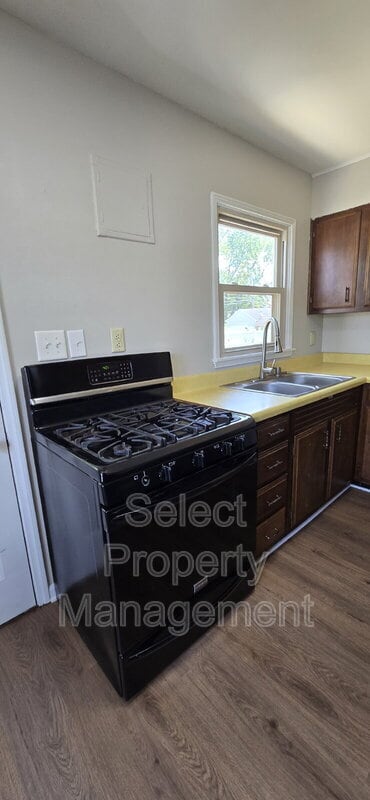 Building Photo - 1743 Rosemont Dr