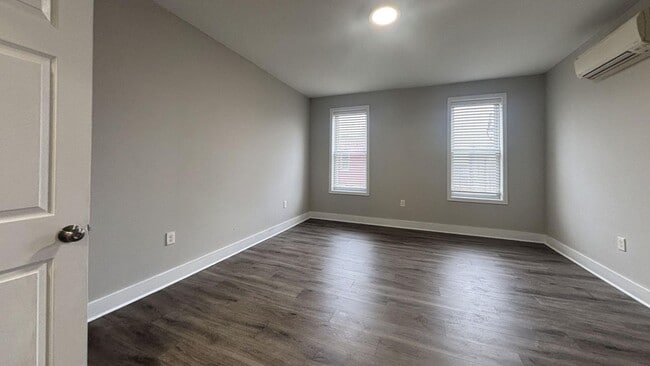 Building Photo - 1235 W Huntingdon St