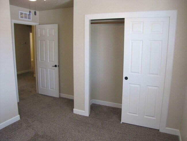 Building Photo - 5BR/2.5BA/3CG, 2808 sq.ft. home in Reflections at Valiente subdivision, Sierra Vista, AZ