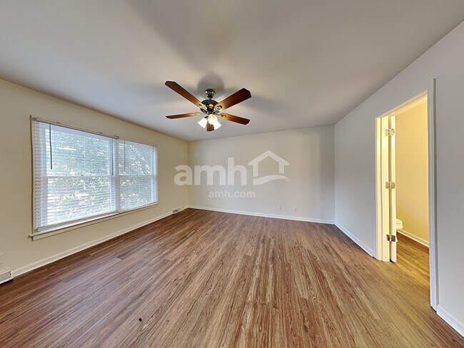 Building Photo - 204 Hardwood Road