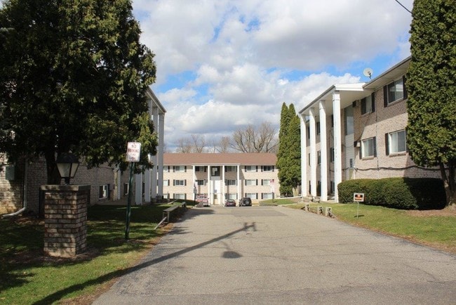 Building Photo - Riverside Apartments and Virginia Manor