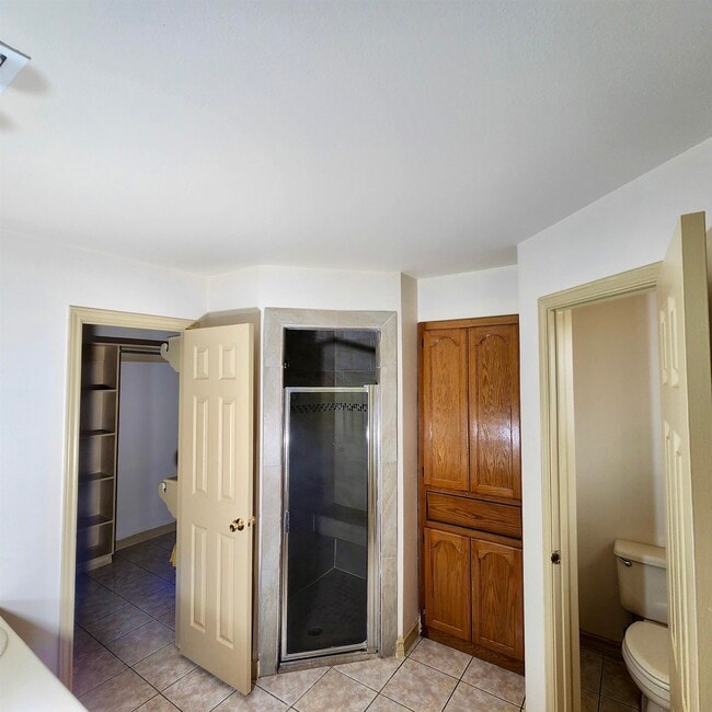 Building Photo - 8505 Ficus Cir