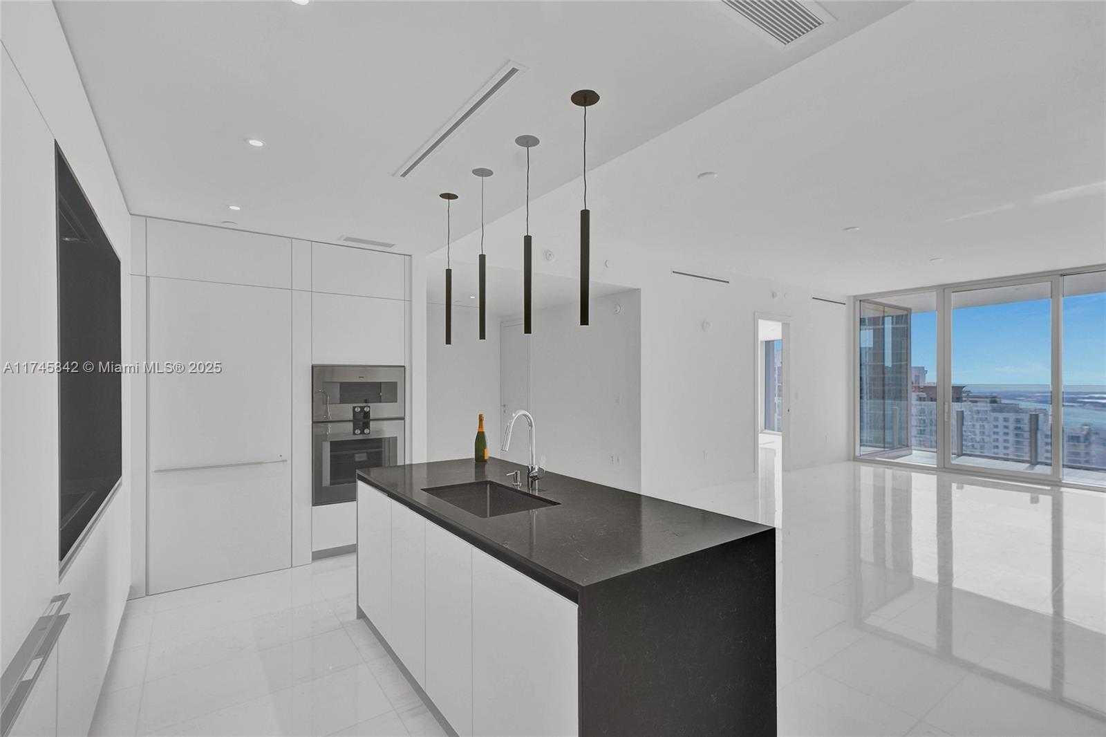 Building Photo - 300 Biscayne Boulevard Way