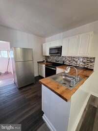 Building Photo - 5723 N Beechwood St