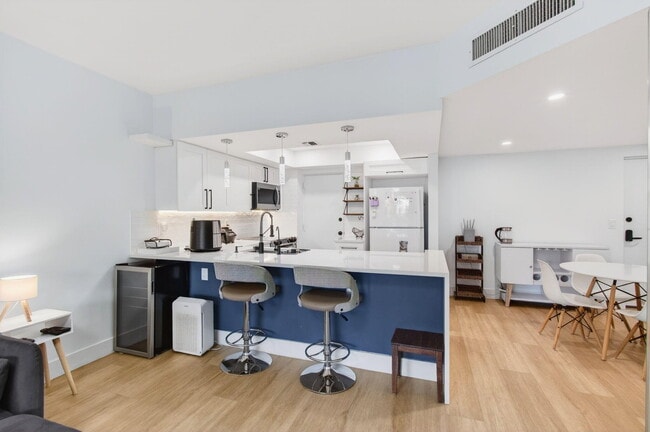 Building Photo - 50 SW 3rd Ave