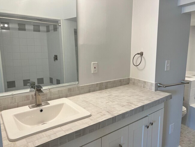 Building Photo - 3828 Altura Ave