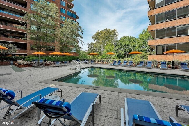 Building Photo - 2555 Pennsylvania Ave NW