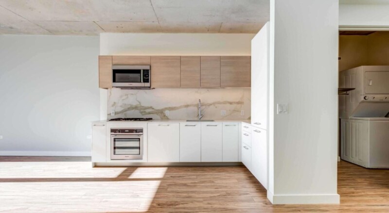 Primary Photo - 197 N Desplaines St