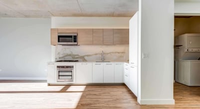 Building Photo - 197 N Desplaines St