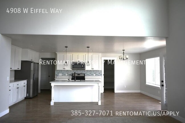 Building Photo - 4908 Eiffel Wy