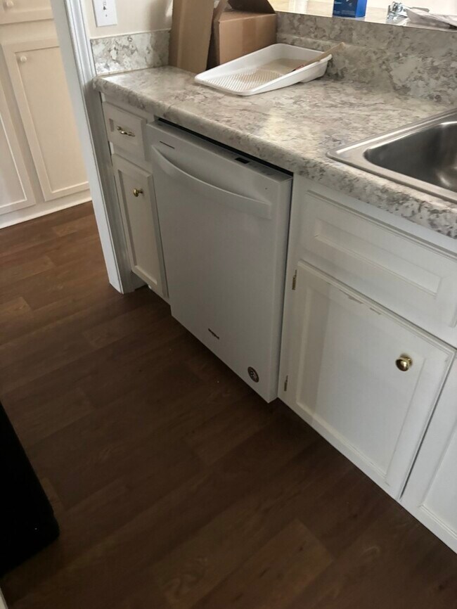 Building Photo - 162 W Hampton St