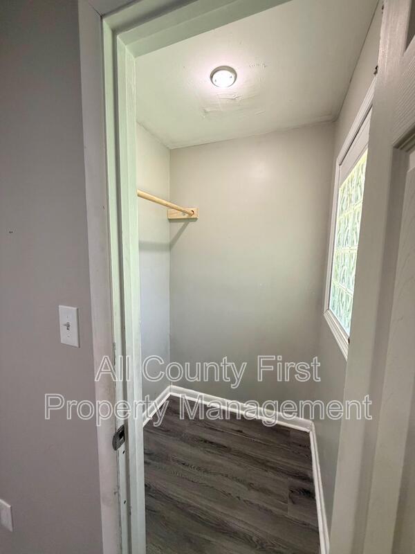 Building Photo - 2386 Cresta Dr