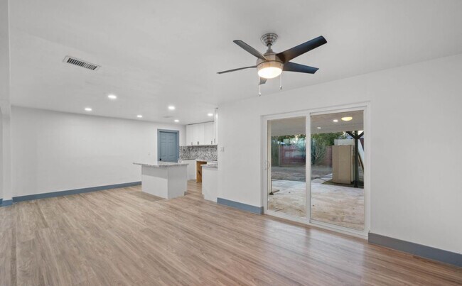 Building Photo - 5818 N 22nd Dr