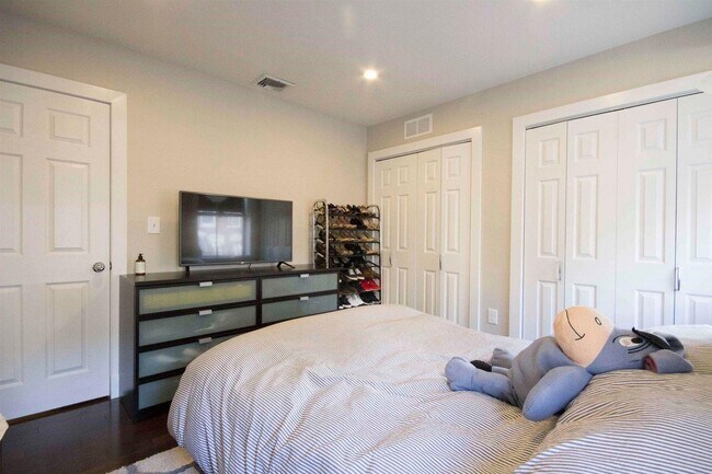 Building Photo - 409 Adams St