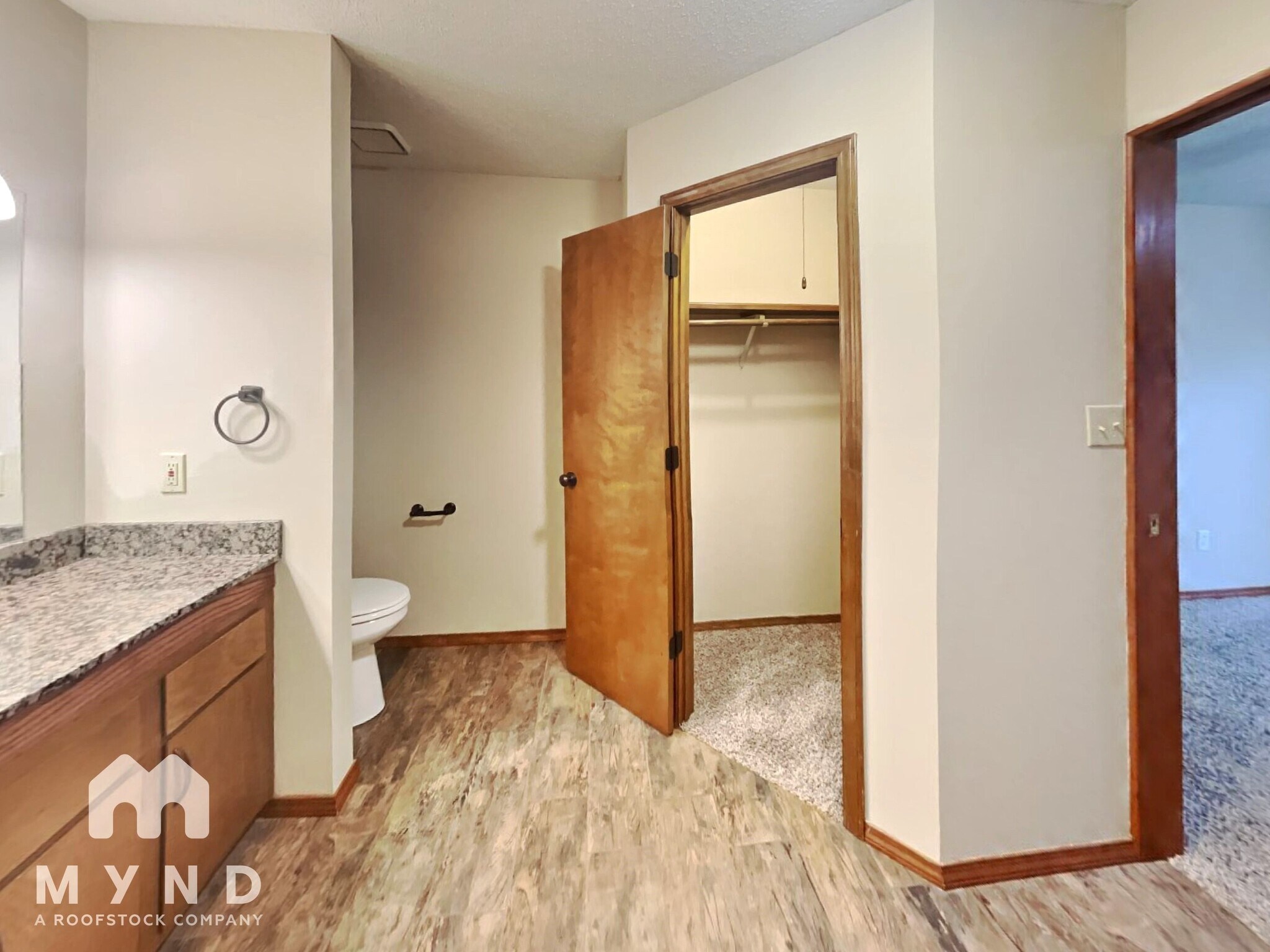 Building Photo - 2527 W Buena Vista St