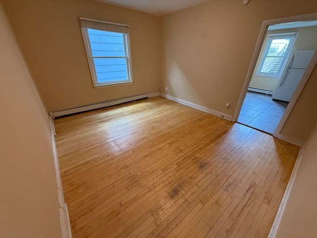 Building Photo - SHORT TERM WINTER RENTAL ONLY!!!!!