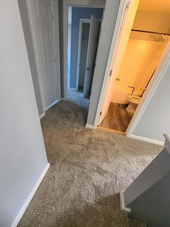 Building Photo - Donelson Townhome!