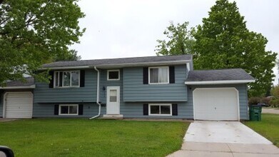 Building Photo - 2 Bedroom Duplex