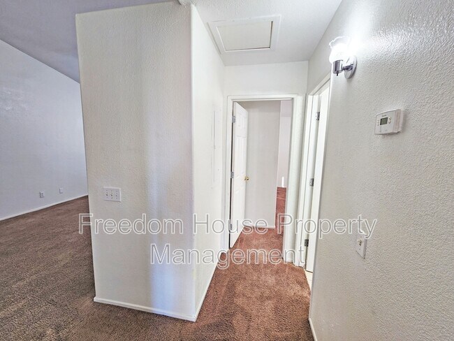 Building Photo - 2321 E Calvada Blvd