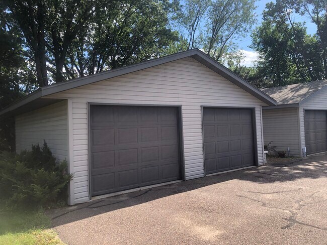 Building Photo - 1509 Devney Dr