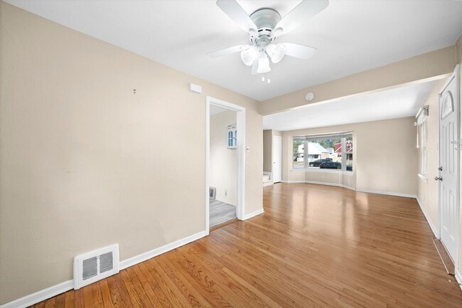 Building Photo - 1380 Wentworth Ave
