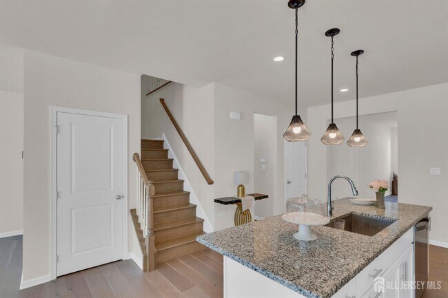 Building Photo - 29 Beachwood Dr