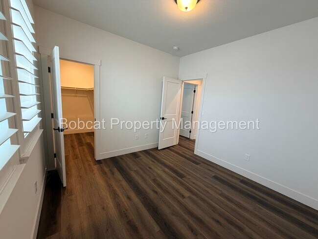 Building Photo - Modern Lock-and-Leave Living in the Heart of Carson City