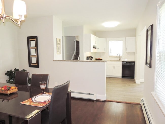 Building Photo - Completely Renovated 5 Bedroom - 1.5 Bath ...