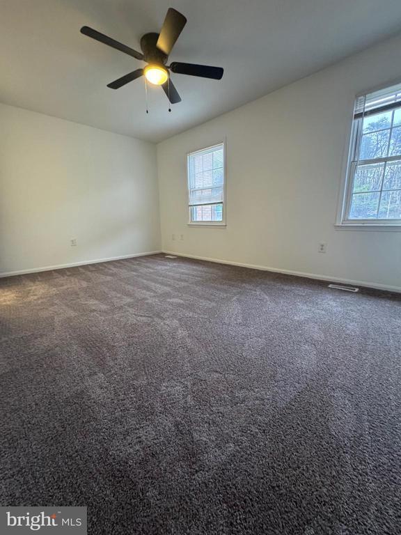 Building Photo - 2070 Mayflower Dr