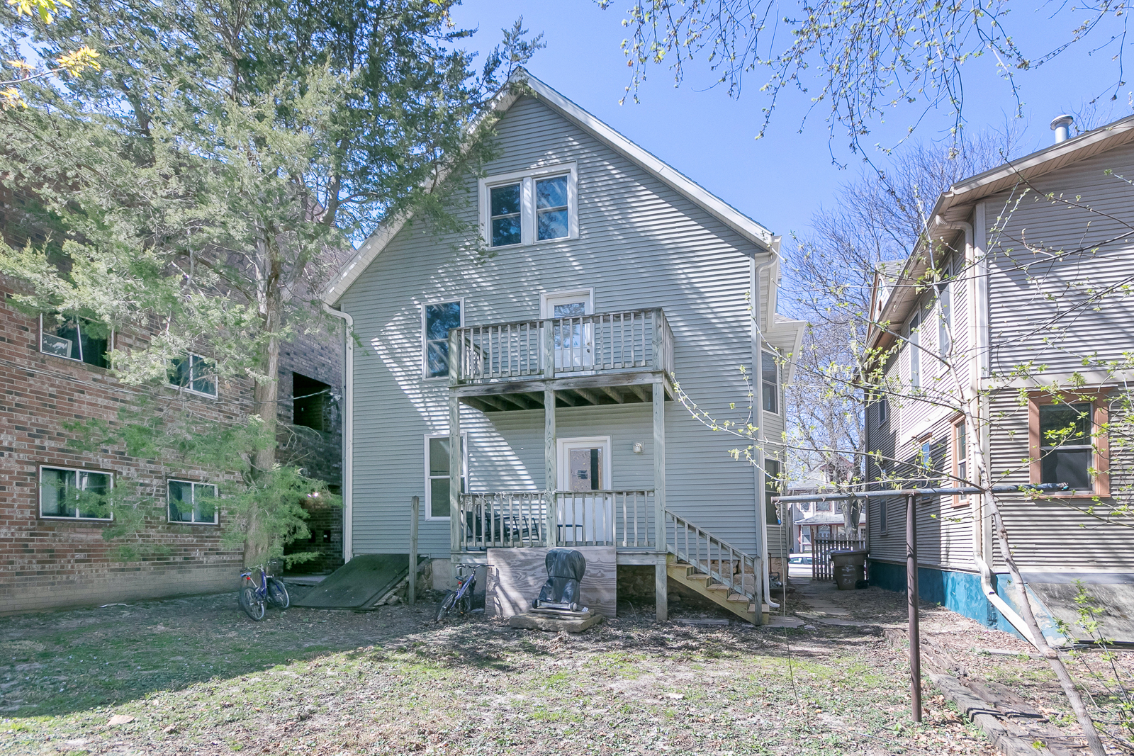 Building Photo - 419 W Doty St