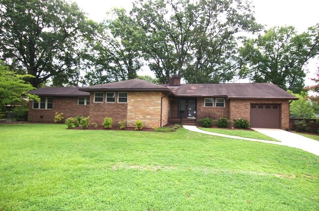 Building Photo - 706 Smedes Pl