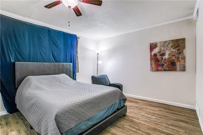 Building Photo - Beautifully Crafted 2/2.5/2 Town Home in Euless!