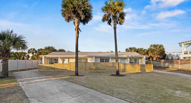 Building Photo - 209 Angelfish Ave.