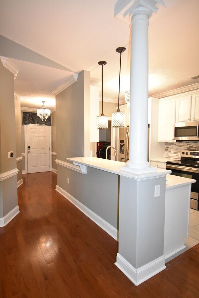 Building Photo - 3 Bedroom and 1.5 Bath Condo- Bradford Place at Buckhead