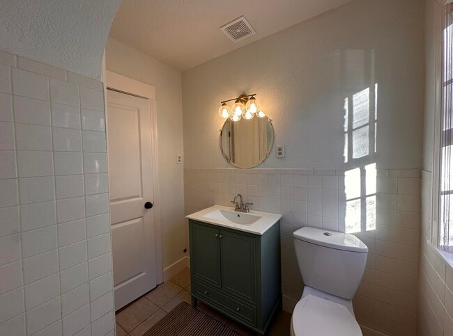 Building Photo - 2247 Vollintine Ave