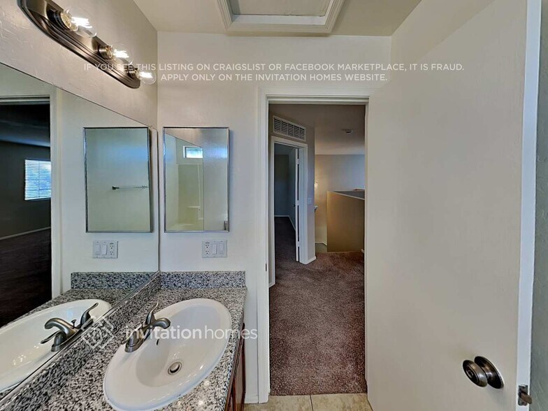 Building Photo - 2224 W Silver Creek Ln