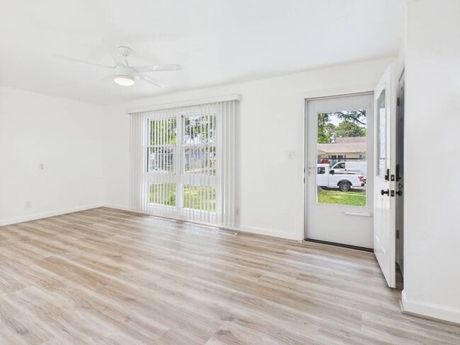 Building Photo - Cozy 2 Bedroom 1 Bathroom Ranch style Home...