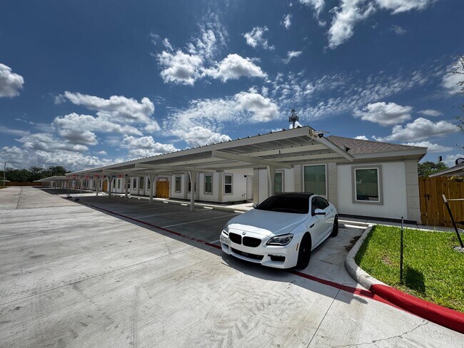 Building Photo - 740 N Alamo Rd