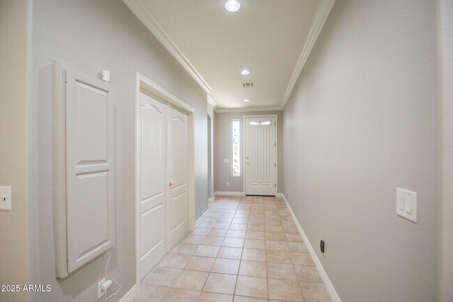 Building Photo - 1634 W Windsong Dr