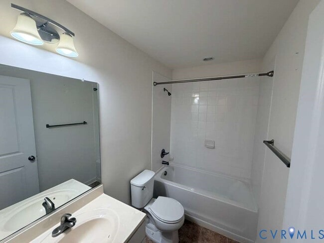 Building Photo - 1501 Stonewall Manor Dr