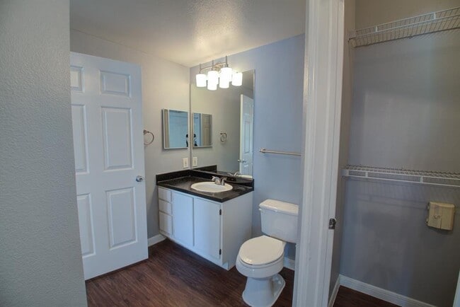 Building Photo - 2320 Gracy Farms Ln