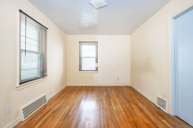 Building Photo - 4352 Ingleside Rd