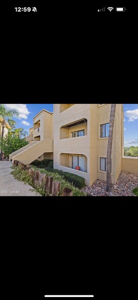 Building Photo - 5500 N Valley View Rd