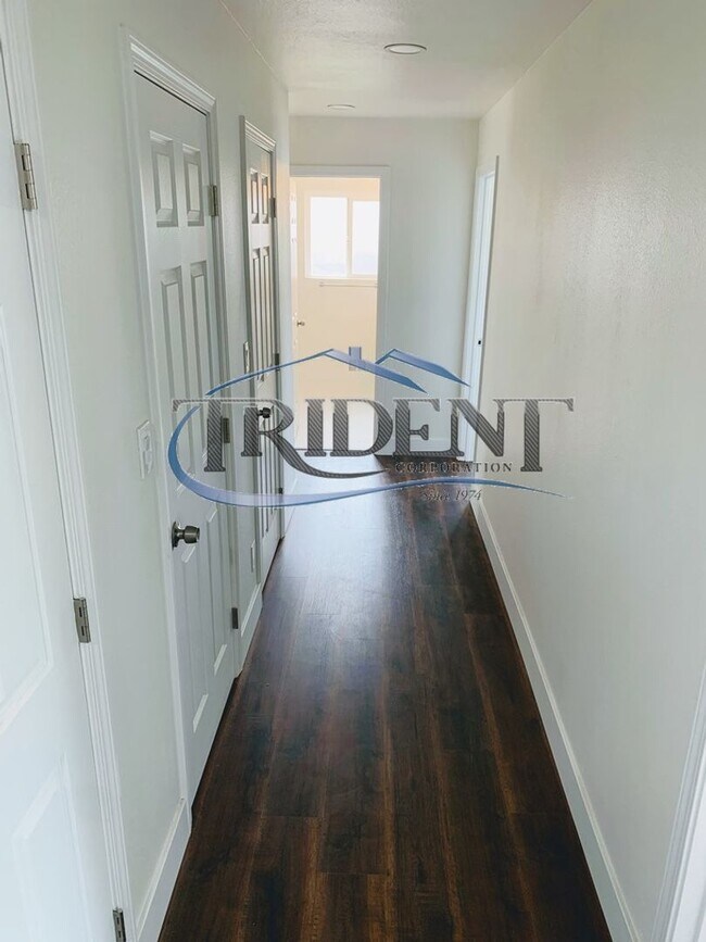 Building Photo - 685 N Barrett Rd