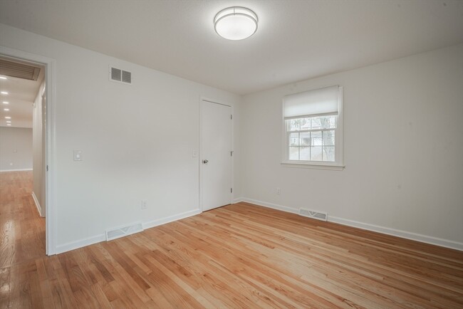 Building Photo - 810 Frank Smith Rd
