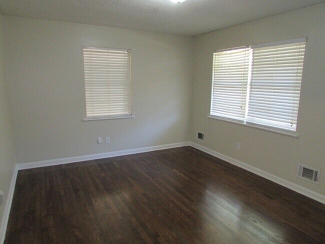 Building Photo - 2444 Derwent Dr