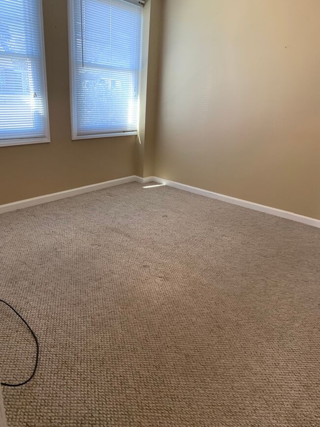 Building Photo - 2 Bedroom/1 bath Brick Duplex  Kingsport, TN