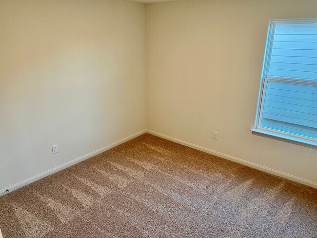 Building Photo - Experience Luxury Living: 4 Beds, 2.5 Bath...